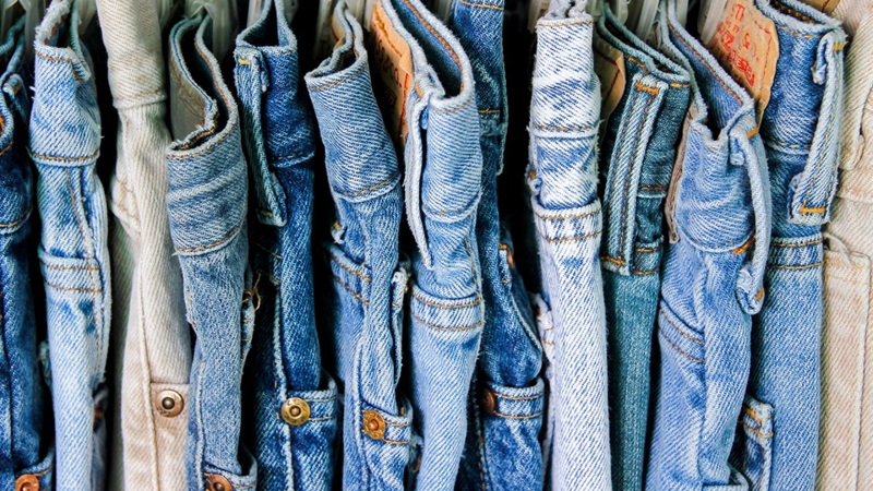 Farewell to Skinny Jeans: A Shift in Fashion Trends 2