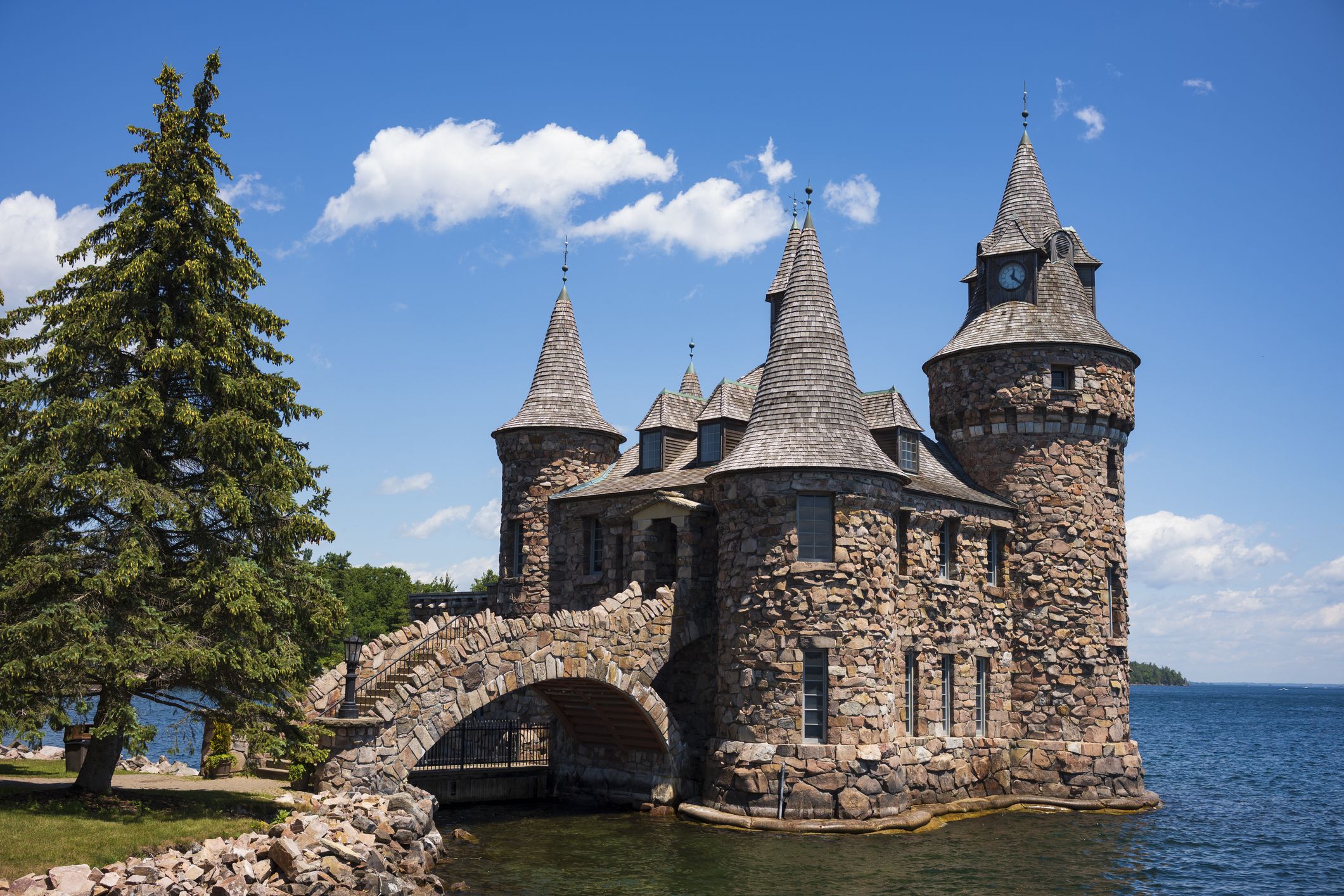 The Best and Worst Castles You Can Buy in America: A Comprehensive Ranking 3